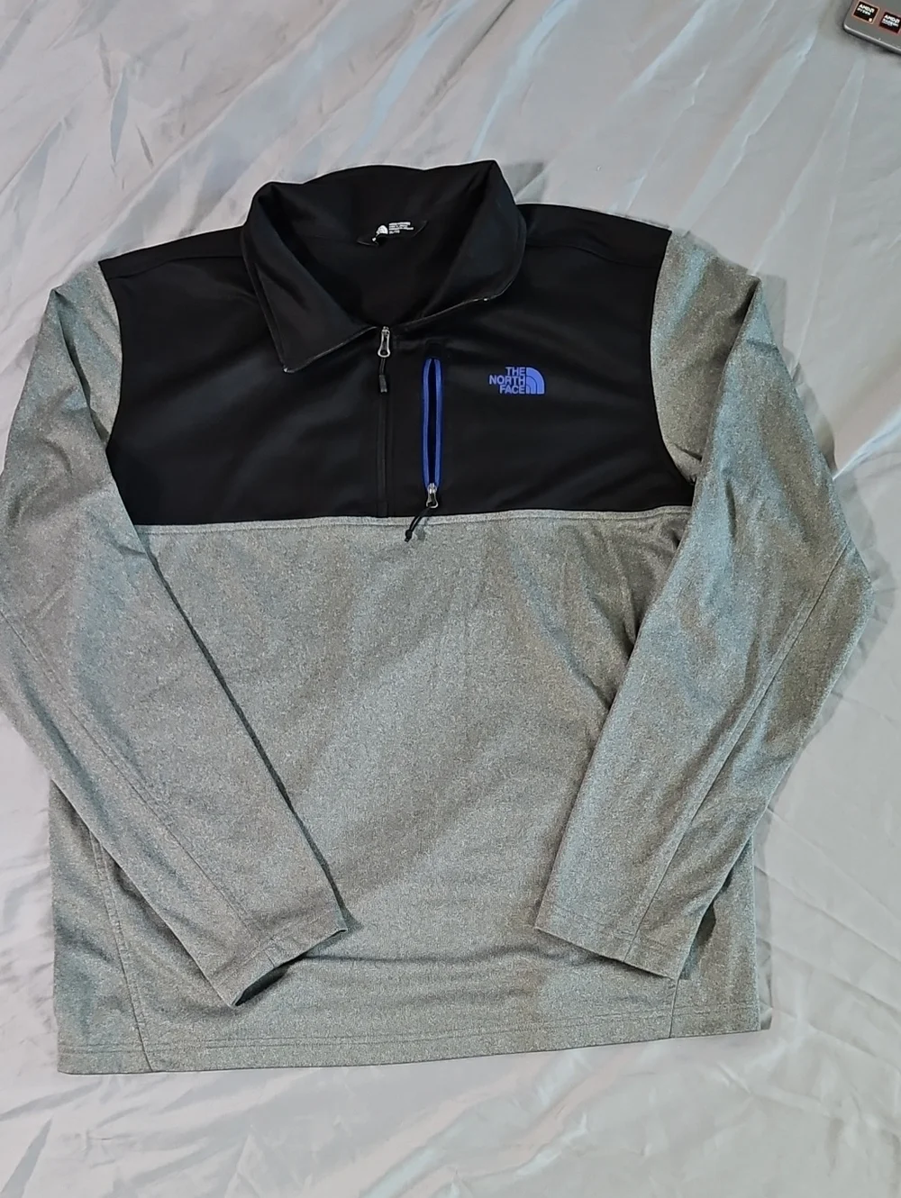 The North Face Men's Black and Gray Lightweight Half-Zip Pullover
